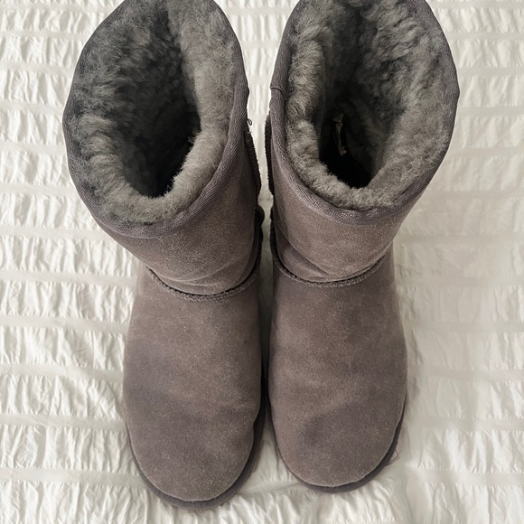Koolaburra by Ugg Short Gray Suede Boots - Picture 4 of 6